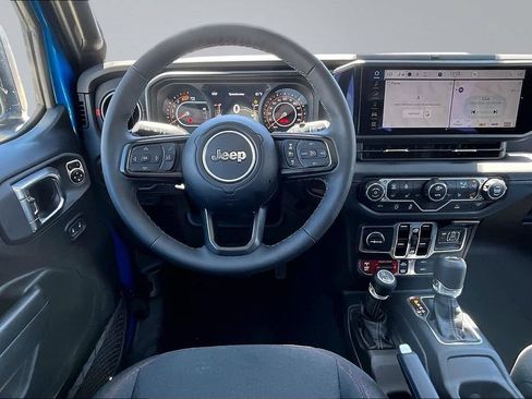 Certified 2025 Jeep Wrangler Unlimited Rubicon w/ Convenience Group AWD/4WD image 5