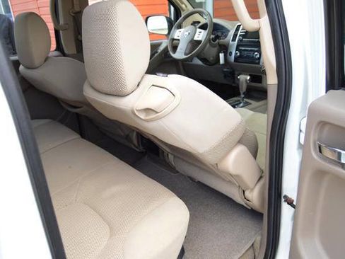 Used 2013 Nissan Frontier SV image 41
