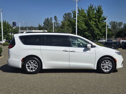 Used 2022 Chrysler Pacifica Touring-L FWD image 15