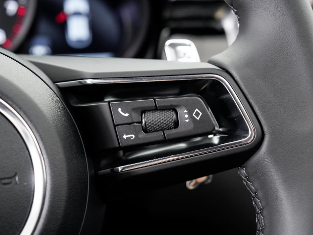 Certified 2026 Porsche Macan AWD/4WD image 14