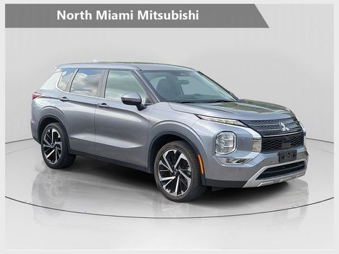 Used 2024 Mitsubishi Outlander SE Black Edition AWD/4WD image 1