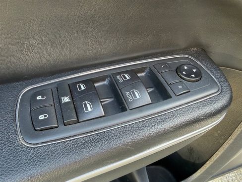 Used 2020 Chrysler 300 Limited RWD image 33