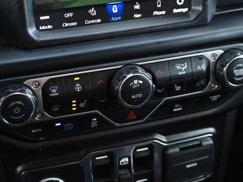 Used 2022 Jeep Wrangler Unlimited Sahara w/ Cold Weather Group image 20