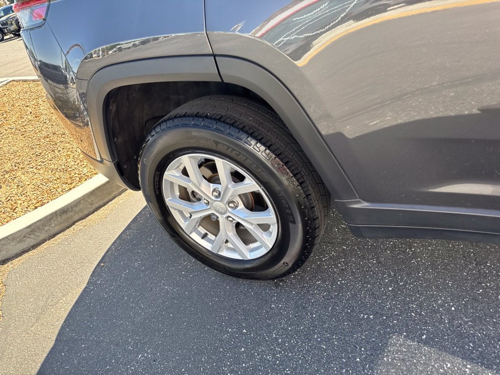 Used 2023 Jeep Grand Cherokee Limited AWD/4WD image 23