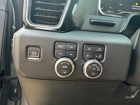 Used 2024 GMC Sierra 2500 Denali Ultimate AWD/4WD image 29