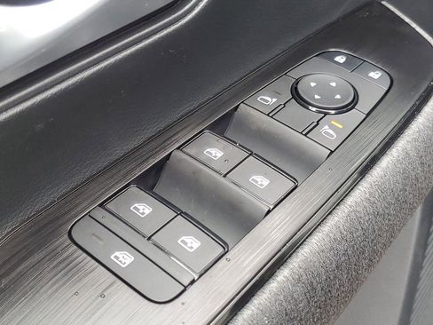 New 2026 Nissan Kicks SV image 10