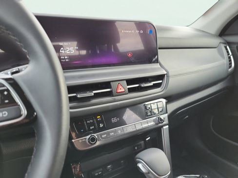 Used 2026 Kia Seltos EX FWD image 36