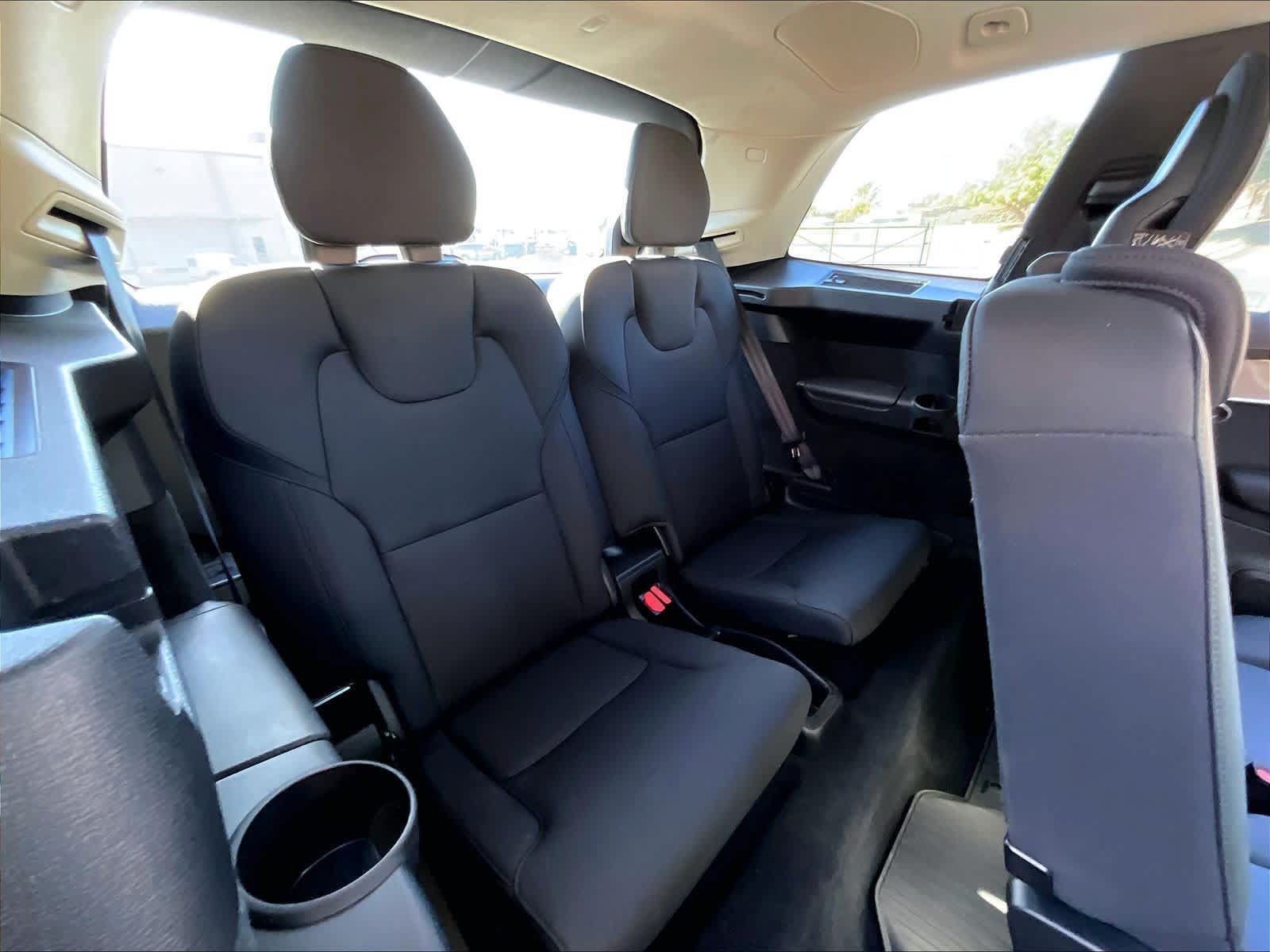 Used 2026 Volvo XC90 B5 Plus w/ Protection Package AWD/4WD image 32