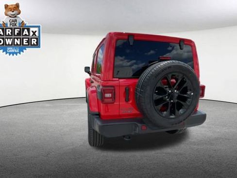 Used 2025 Jeep Wrangler Unlimited Sahara AWD/4WD image 8