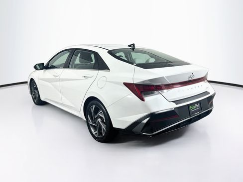 Used 2025 Hyundai Elantra Limited FWD image 5
