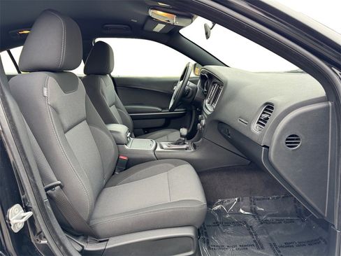 Used 2018 Dodge Charger SXT image 17
