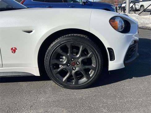 Used 2020 FIAT 124 Spider Abarth w/ Convenience Group image 6