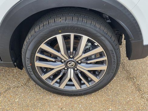 Used 2021 Nissan Kicks SV FWD image 8
