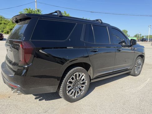 Used 2023 GMC Yukon Denali Ultimate AWD/4WD image 7