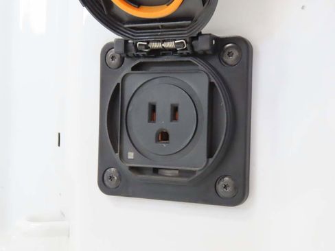 Used 2025 GMC Sierra 1500 SLT image 6