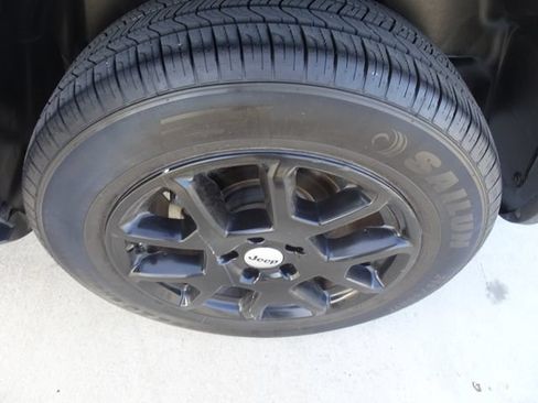 Used 2022 Jeep Renegade Latitude AWD/4WD image 10