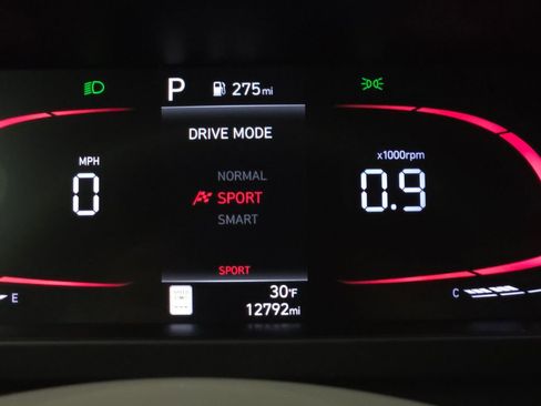 Used 2025 Hyundai Elantra SE image 6