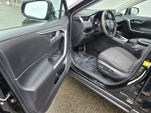 Used 2021 Toyota RAV4 XLE AWD/4WD image 15