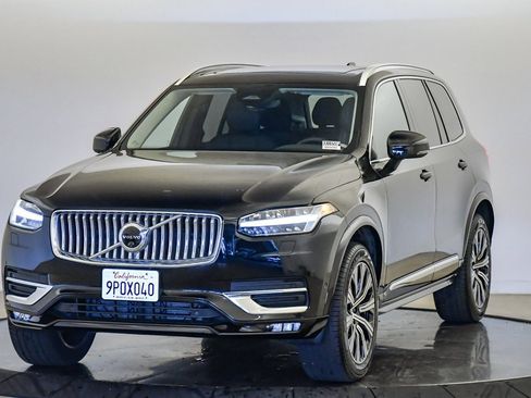 Certified 2025 Volvo XC90 B6 Plus image 1