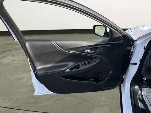 Used 2022 Chevrolet Malibu LT w/ Leather Package image 11