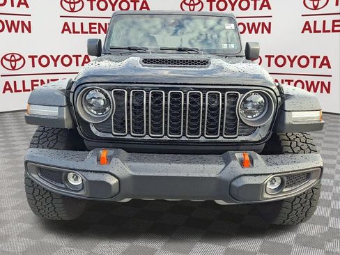 Used 2025 Jeep Gladiator Mojave w/ Convenience Group AWD/4WD image 2