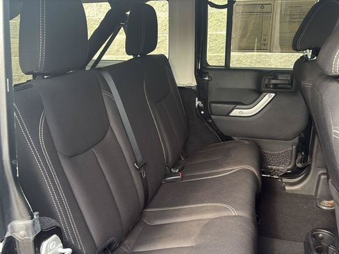 Used 2016 Jeep Wrangler Unlimited Sahara AWD/4WD image 26