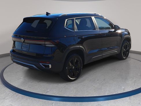 New 2026 Volkswagen Taos SE FWD image 5