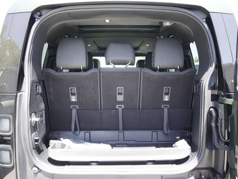 New 2026 Land Rover Defender 130 X-Dynamic SE AWD/4WD image 32