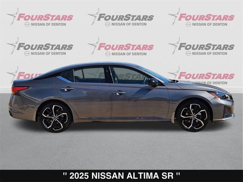 New 2025 Nissan Altima 2.5 SR image 3
