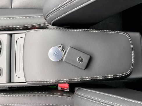 Used 2025 Volvo XC40 B5 Core w/ Protection Package Premier image 14