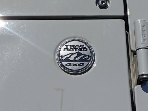 Certified 2022 Jeep Gladiator Willys image 24