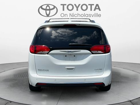 Used 2018 Chrysler Pacifica Limited FWD image 4