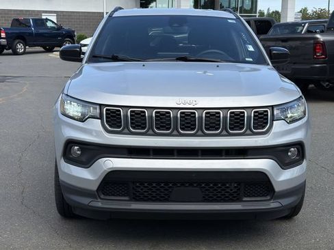 Used 2024 Jeep Compass Latitude AWD/4WD image 8