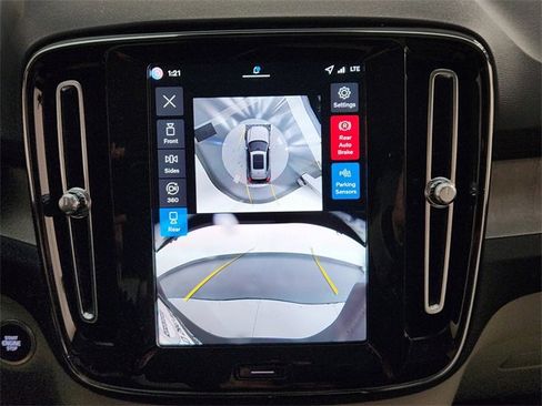 New 2026 Volvo XC40 B4 Plus w/ Protection Package Premier image 17