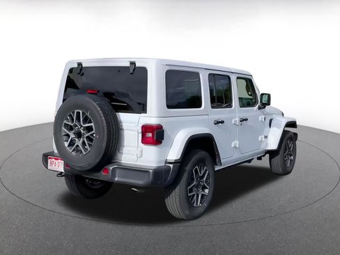 Used 2025 Jeep Wrangler Sahara image 14