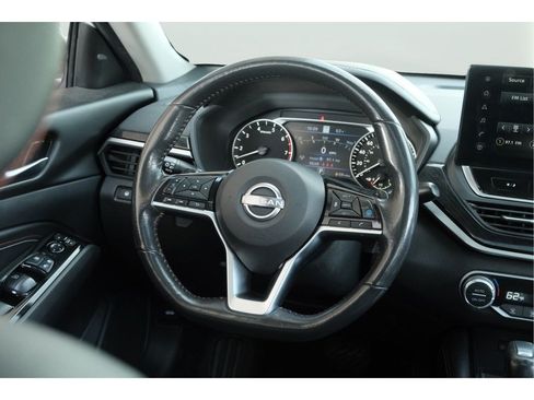 Used 2023 Nissan Altima 2.0 SR FWD image 11