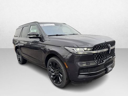 New 2025 Lincoln Navigator Reserve w/ Jet Appearance Package image 3
