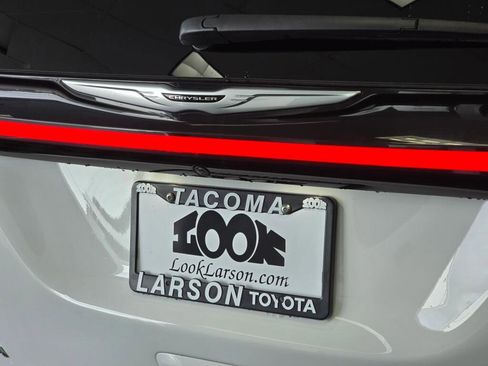 Used 2025 Chrysler Pacifica Select image 14