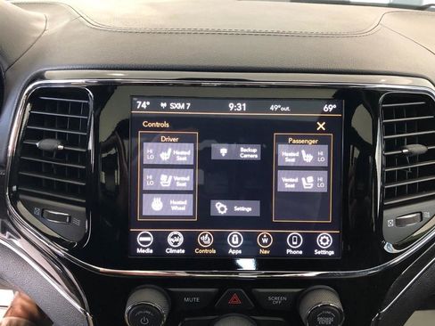 Used 2020 Jeep Grand Cherokee Overland image 18