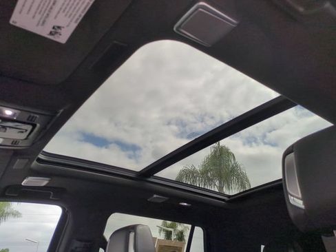 Used 2025 Cadillac Escalade Sport Platinum AWD/4WD image 19