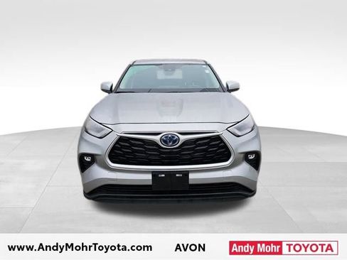 Used 2023 Toyota Highlander LE image 2