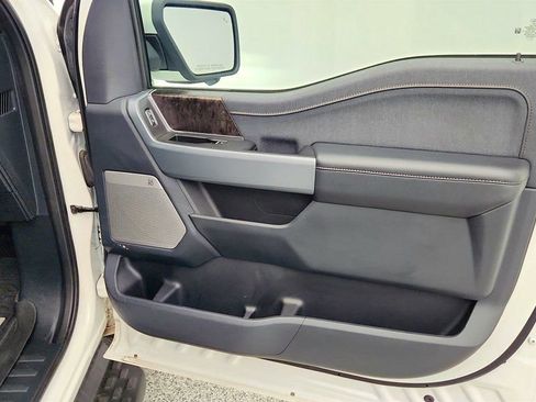 Used 2022 Ford F150 Lightning Lariat image 26