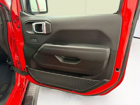 Used 2023 Jeep Wrangler Unlimited Sahara AWD/4WD image 32