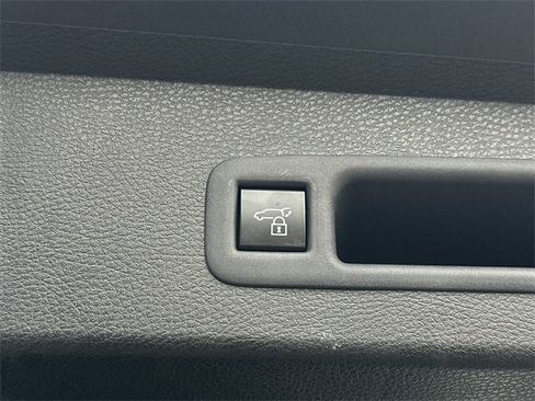 Certified 2025 Toyota Sienna XLE image 7