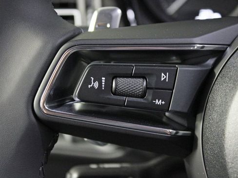 Certified 2025 Porsche Macan image 22