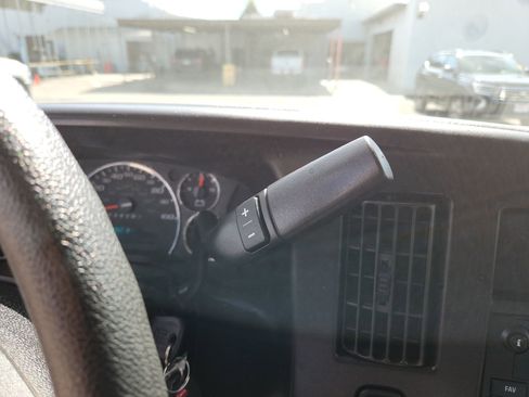 Used 2017 Chevrolet Express 3500 image 18