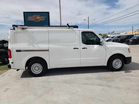 Used 2020 Nissan NV 3500 S image 3
