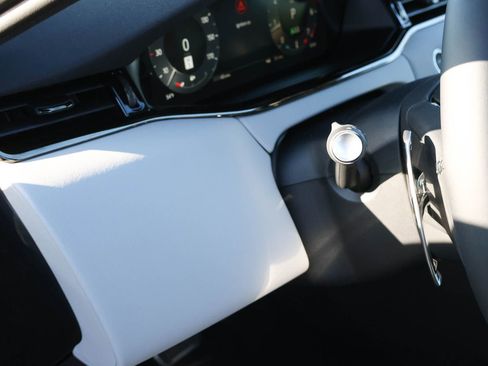 New 2026 Land Rover Range Rover Evoque Dynamic SE AWD/4WD image 33