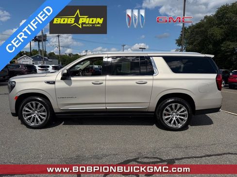 Used 2022 GMC Yukon XL Denali AWD/4WD image 3