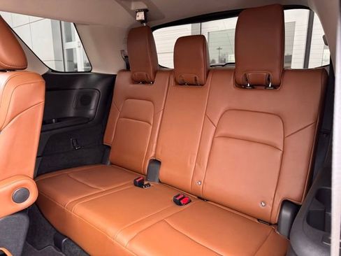 Used 2022 Nissan Pathfinder Platinum w/ Cargo Package image 6